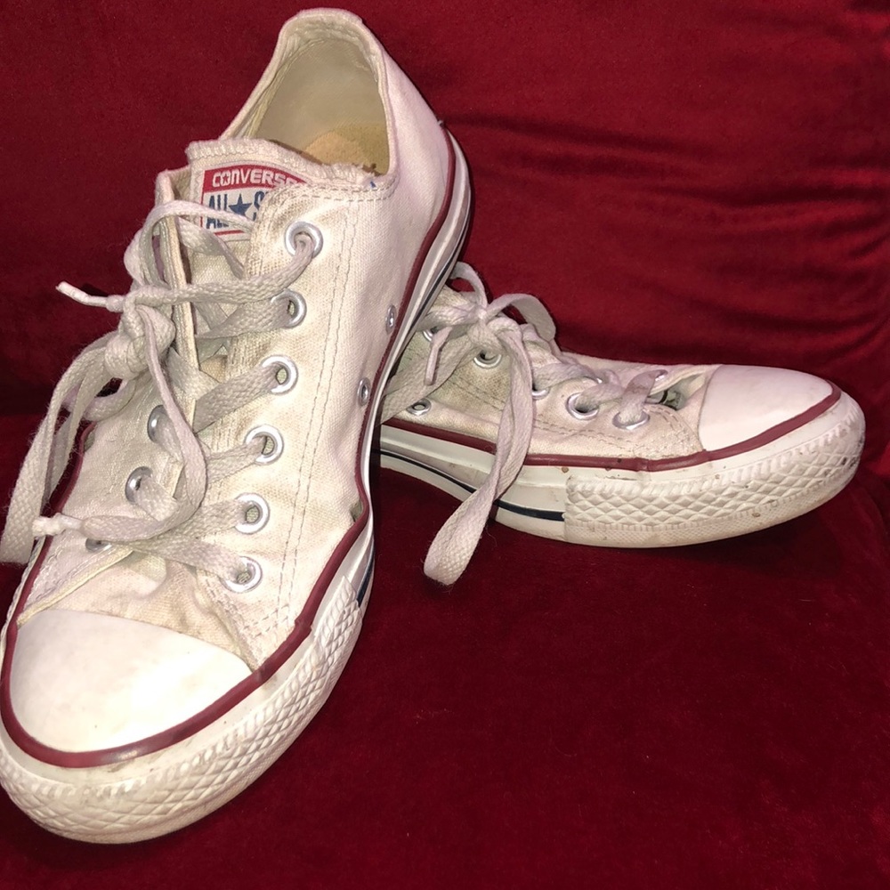 WHITE ALL STAR CONVERSE SIZE WOMENS 8 AND MENS 6!
